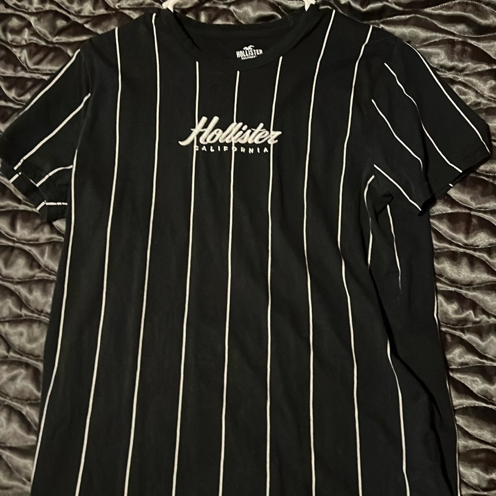 White and black Hollister shirt